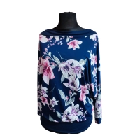 Granatowa bluzka kimono z marszczonym dekoltem - wzór w kwiaty